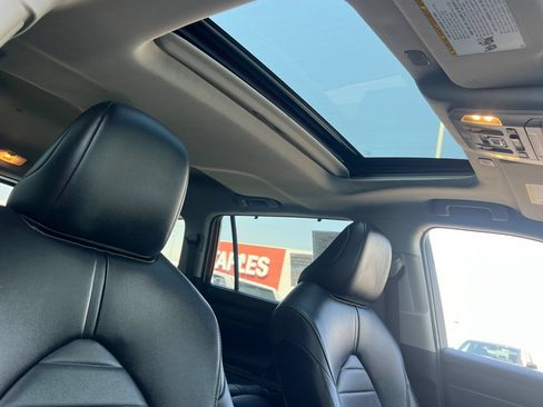 Used 2023 Toyota Highlander XLE AWD/4WD image 15