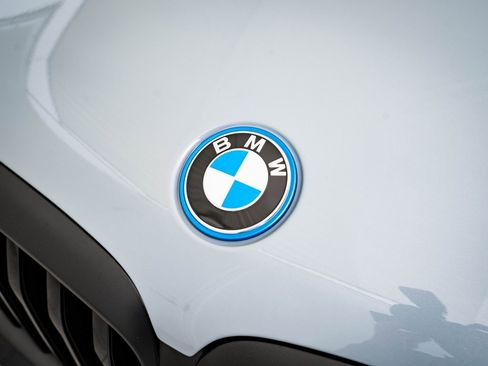 New 2026 BMW X5 xDrive50e w/ M Sport Package image 3