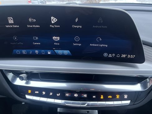 Used 2025 Cadillac Lyriq Luxury image 23