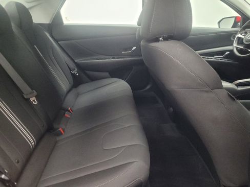 Used 2022 Hyundai Elantra SEL FWD image 19