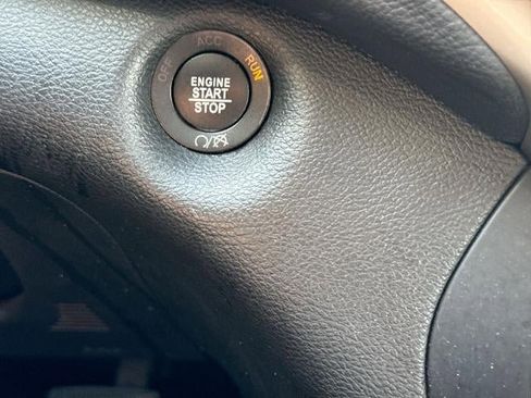 Used 2018 Jeep Cherokee Limited w/ Technology Group image 17