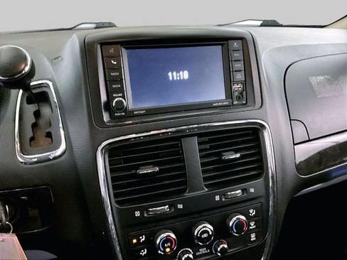 Used 2019 Dodge Grand Caravan SE w/ Rear Park Assist Package FWD image 7