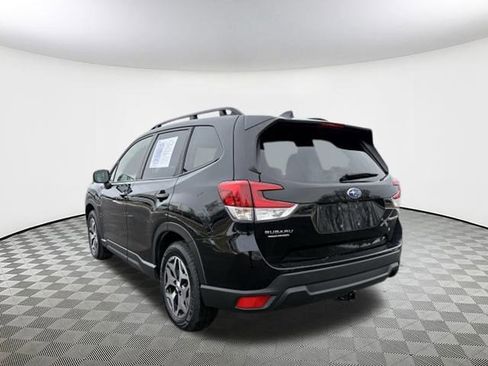 Certified 2023 Subaru Forester Premium image 6