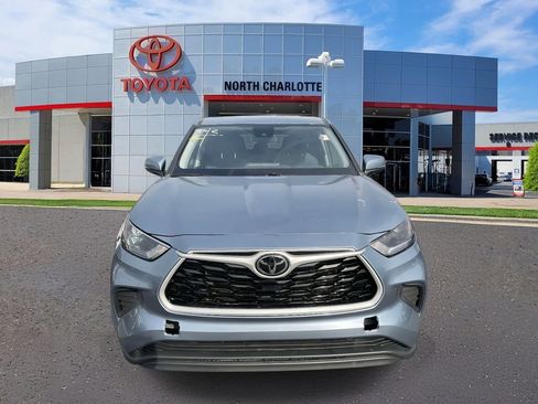 Used 2023 Toyota Highlander LE image 5