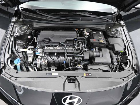 New 2026 Hyundai Elantra Limited FWD image 23