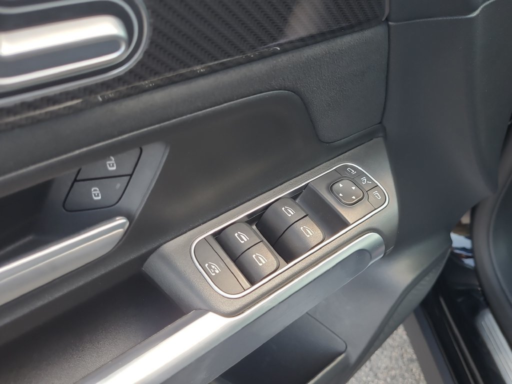 Used 2024 Mercedes-Benz GLB 250 image 23