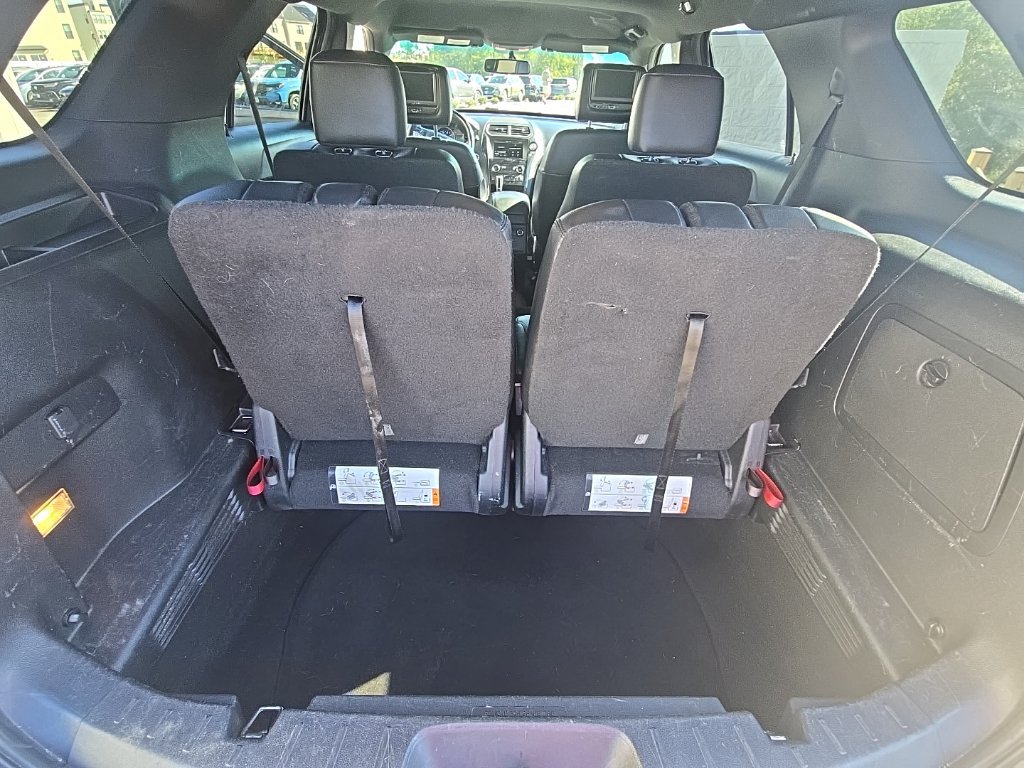 Used 2016 Ford Explorer XLT w/ Equipment Group 202A AWD/4WD image 14