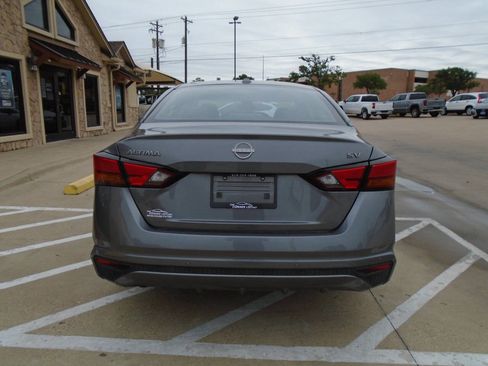 Used 2024 Nissan Altima 2.5 SV FWD image 6