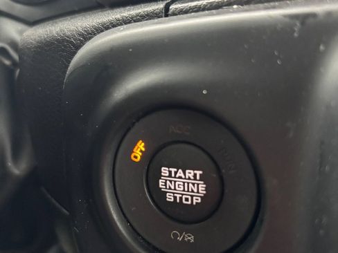 Used 2022 Jeep Wrangler Sport image 27