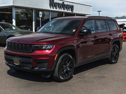 Used 2024 Jeep Grand Cherokee L Laredo AWD/4WD image 5