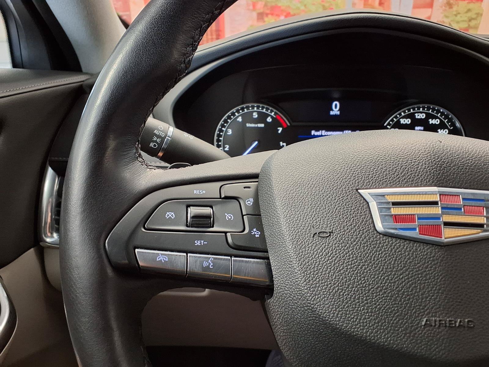 Used 2023 Cadillac XT4 Luxury w/ Cold Weather Package AWD/4WD image 29
