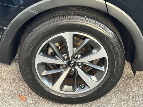 Used 2019 Kia Sorento EX image 17