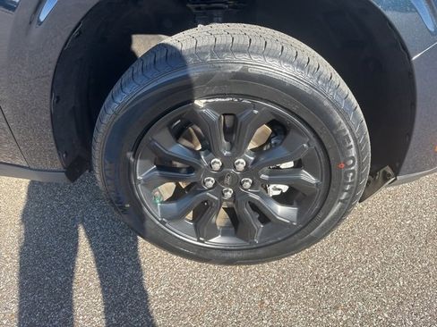 Used 2023 Ford Maverick Lariat w/ Lariat Luxury Package image 13