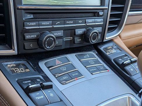 Used 2015 Porsche Panamera 4 image 8