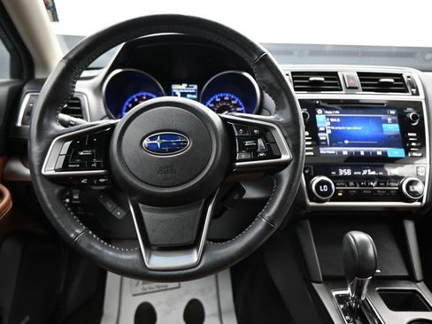 Used 2018 Subaru Outback 2.5i Touring AWD/4WD image 16