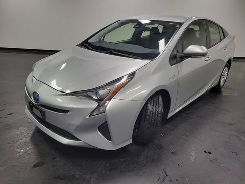 Used 2017 Toyota Prius Two FWD image 4