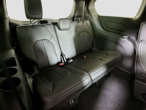 New 2026 Chrysler Pacifica Select image 26