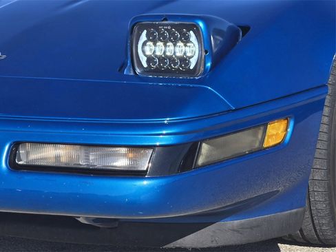 Used 1991 Chevrolet Corvette Coupe image 7