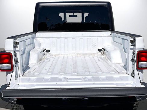 Certified 2022 Jeep Gladiator Sport AWD/4WD image 25