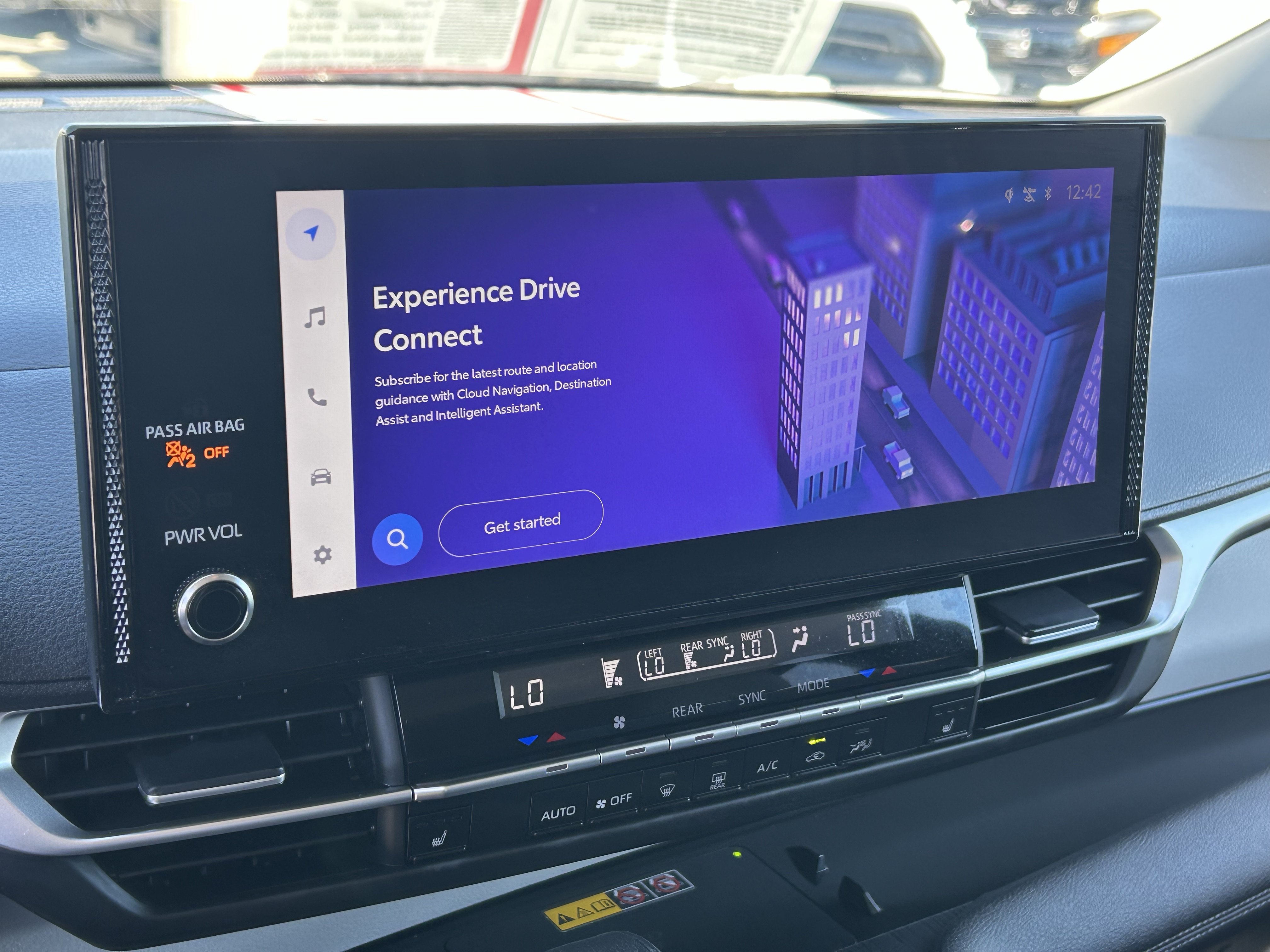 Certified 2025 Toyota Sienna XLE FWD image 20