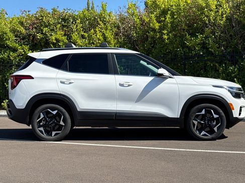 Used 2025 Kia Seltos EX AWD/4WD image 3