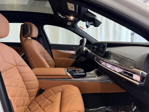 Used 2025 BMW 740i xDrive image 16