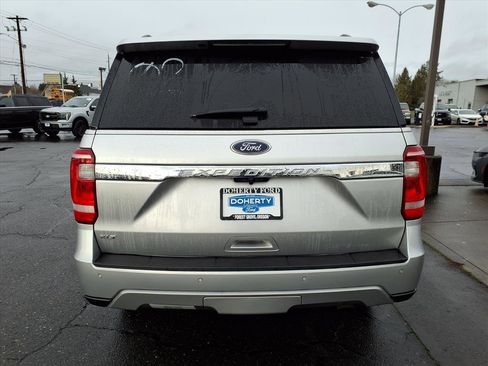 Certified 2019 Ford Expedition XLT w/ Equipment Group 202A image 9