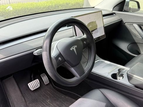 Used 2022 Tesla Model Y Performance image 2