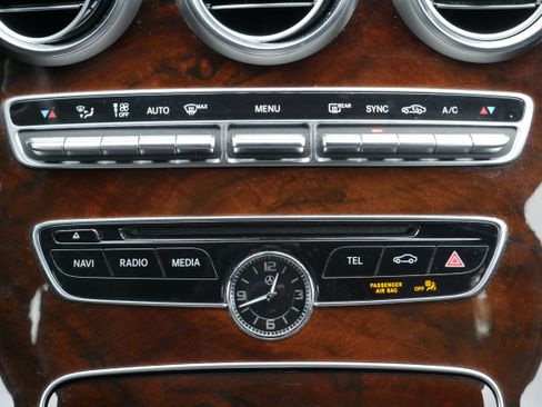 Used 2018 Mercedes-Benz C 300 4MATIC Sedan image 19