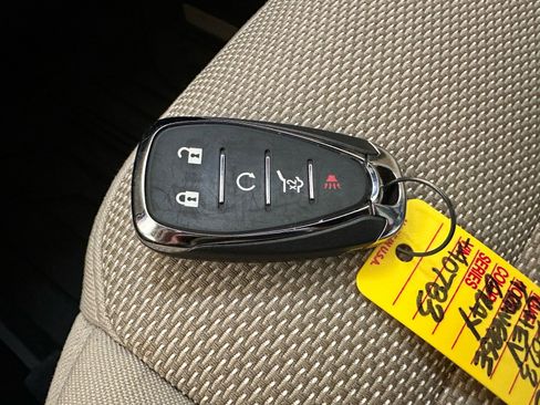 Used 2023 Chevrolet Traverse LT image 36