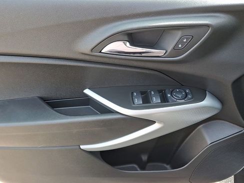 Used 2025 Chevrolet Trax LS FWD image 12