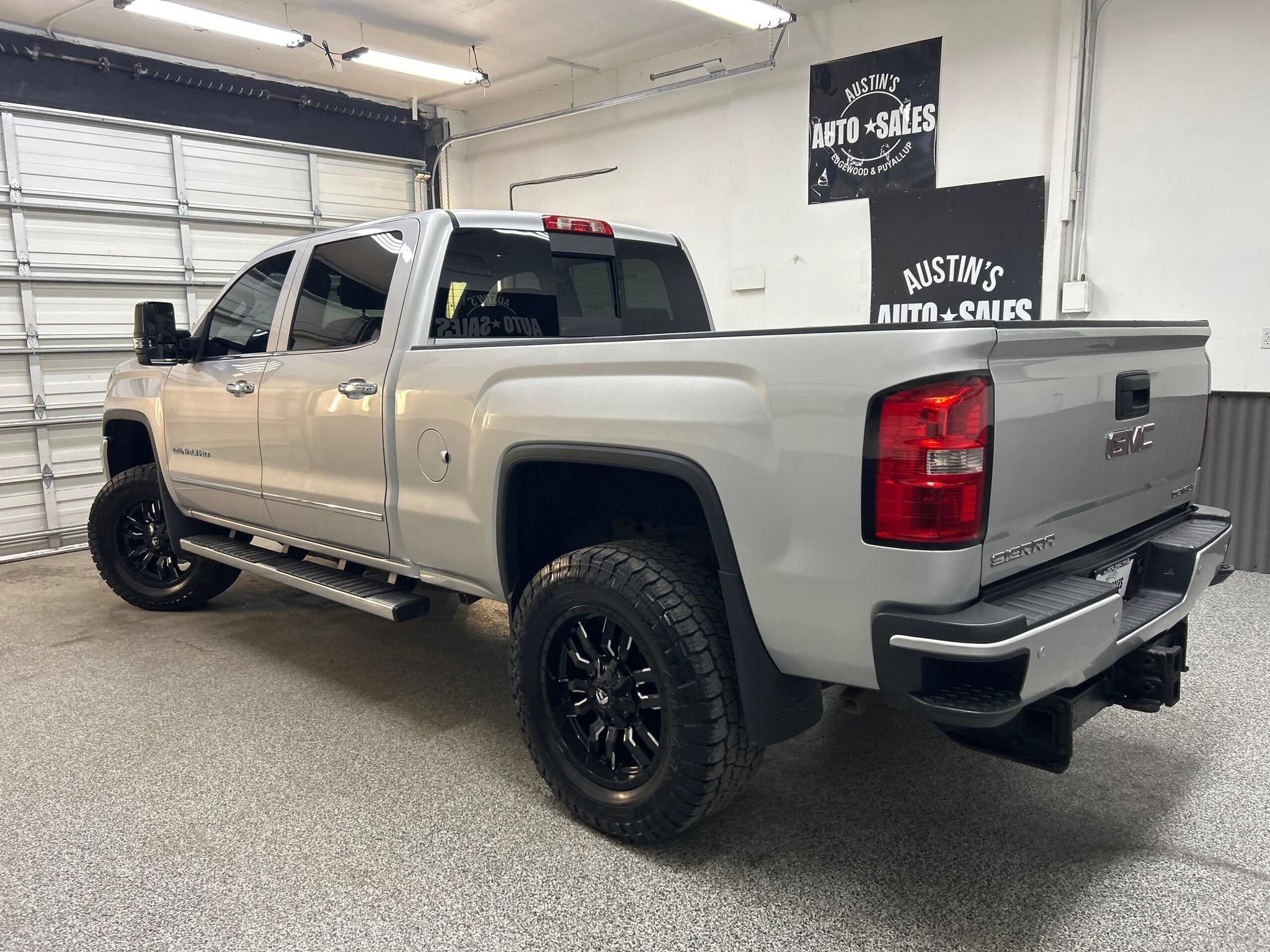 Used 2015 GMC Sierra 2500 Denali w/ Duramax Plus Package AWD/4WD image 4