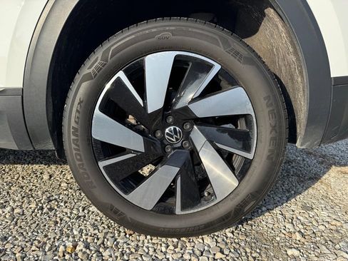 Used 2024 Volkswagen Atlas Cross Sport SE image 16