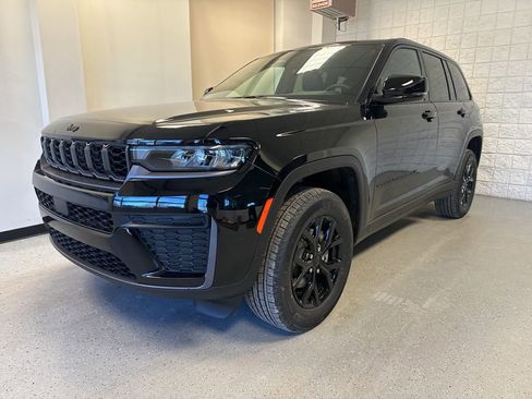 New 2026 Jeep Grand Cherokee Altitude AWD/4WD image 12