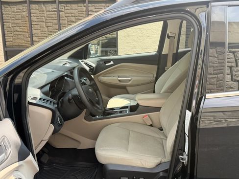 Used 2017 Ford Escape SE w/ Equipment Group 201A FWD image 22