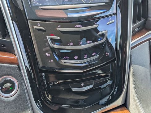 Used 2019 Cadillac Escalade Luxury image 30