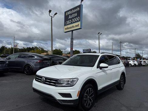 Used 2021 Volkswagen Tiguan SE w/ Panoramic Sunroof Package FWD image 1