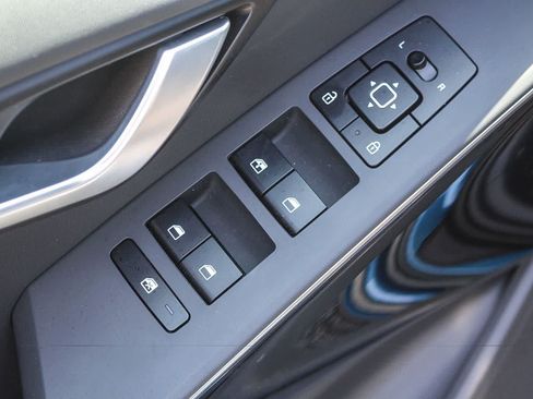 Used 2025 Kia Niro EX FWD image 26