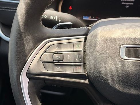 Certified 2025 Jeep Grand Cherokee Altitude RWD image 18