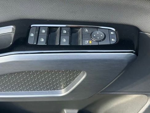 Certified 2025 Nissan Pathfinder SL image 22