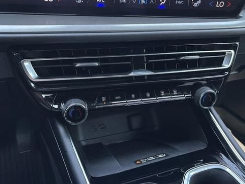 Used 2026 Chevrolet Traverse LT w/ Sun and Wheel Package FWD image 31