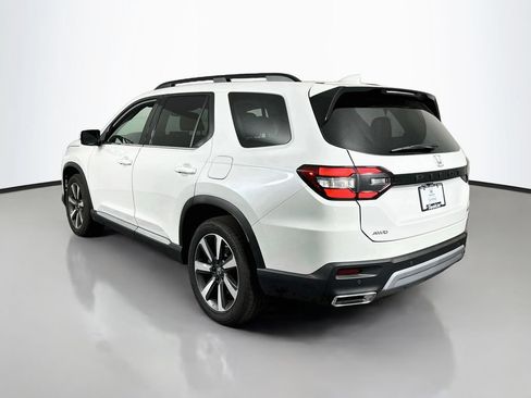 Used 2025 Honda Pilot Touring image 6