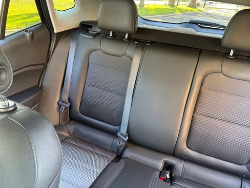 Used 2025 Chevrolet Trax LT FWD image 34