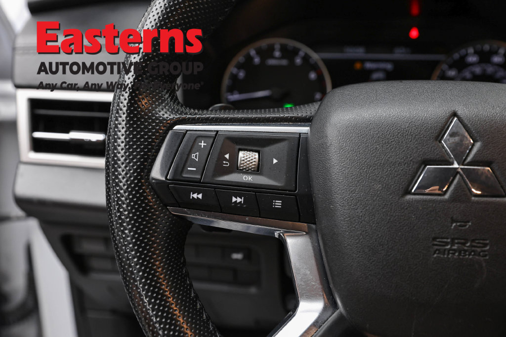 Used 2024 Mitsubishi Outlander SE AWD/4WD image 17