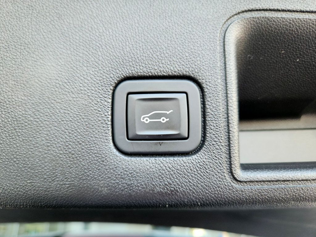 Used 2019 GMC Terrain SLT w/ Preferred Package FWD image 16