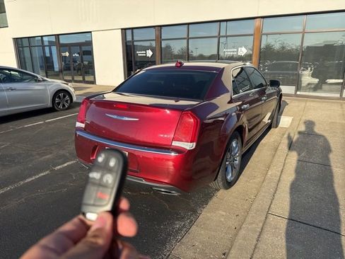 Used 2019 Chrysler 300 Limited image 3