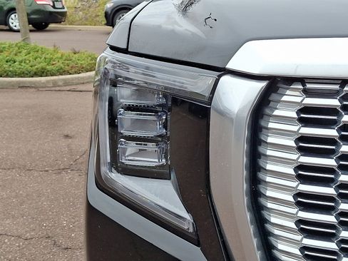 Used 2023 GMC Yukon Denali image 9