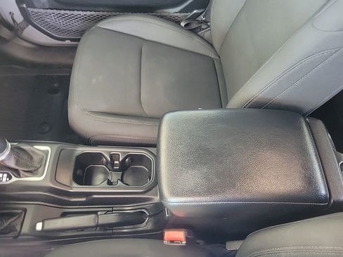 Used 2021 Jeep Gladiator Sport AWD/4WD image 23