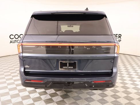 Used 2025 Lincoln Navigator Reserve AWD/4WD image 24
