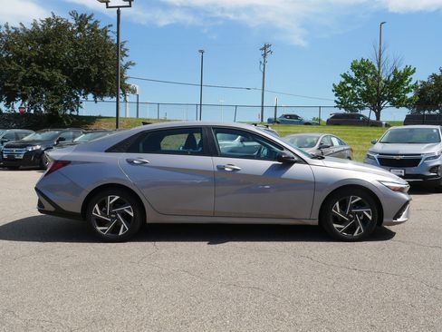 Certified 2025 Hyundai Elantra Sport FWD image 5